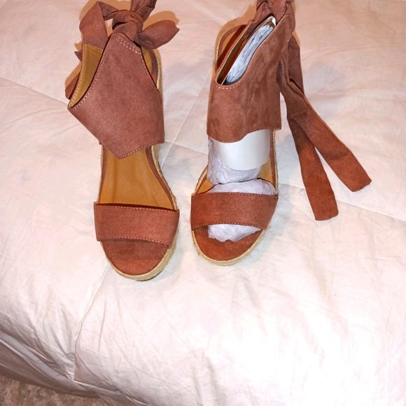 Wedge heel sandal - Picture 3 of 3